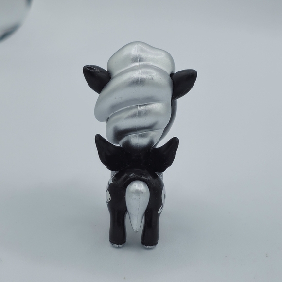 Tokidoki Hot Topic Exclusive Cosmo Unicorno Mini Vinyl Figure - Picture 3 of 5
